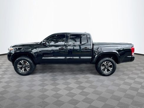 Used 2017 Toyota Tacoma TRD Off-Road image 9