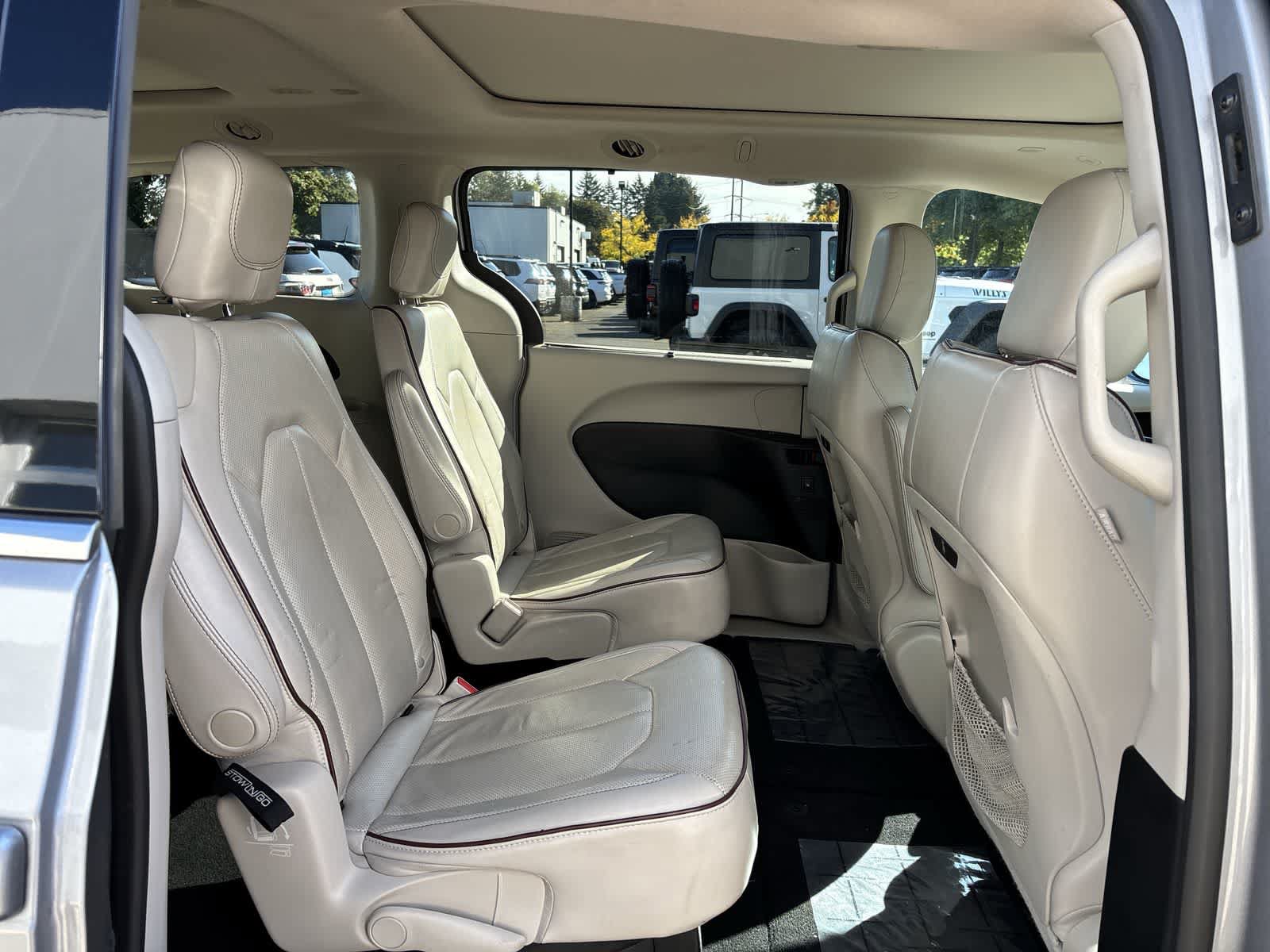 Used 2020 Chrysler Pacifica Limited FWD image 8