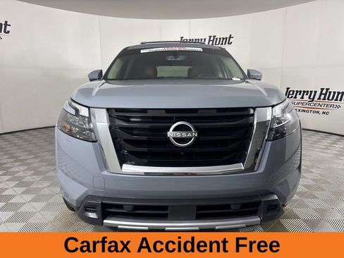 Used 2025 Nissan Pathfinder Platinum AWD/4WD image 3