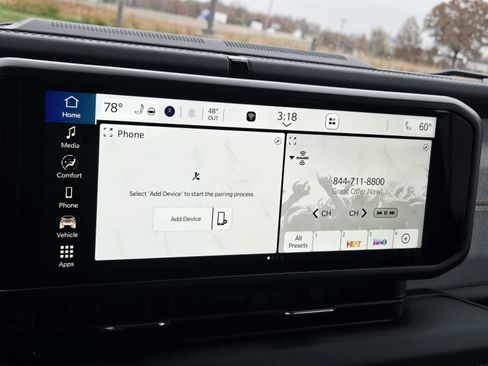 Used 2025 Jeep Wrangler Sahara image 30