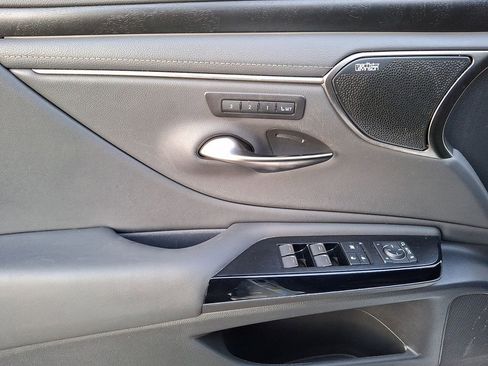 Used 2025 Lexus ES 350 Ultra Luxury w/ Accessory Package (Z1) image 9