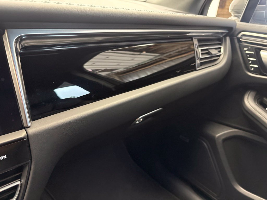 Certified 2024 Porsche Macan Turbo AWD/4WD image 34