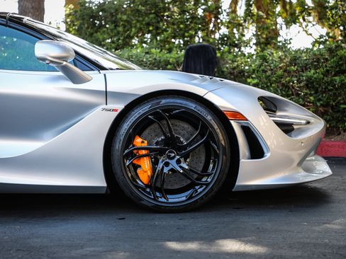 Used 2024 McLaren 750S Spider RWD image 3