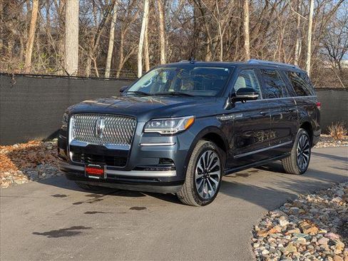 Used 2022 Lincoln Navigator L Reserve image 1