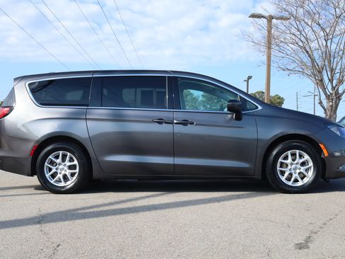 Used 2023 Chrysler Voyager LX image 6