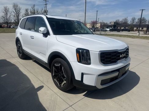 Used 2025 Kia Telluride S image 4