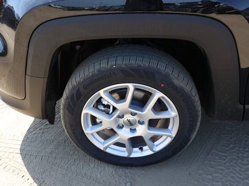 New 2023 Jeep Renegade Latitude w/ Sun & Fun Group image 11