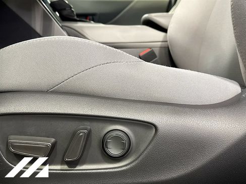 Used 2021 Toyota Venza LE w/ Carpet Mat Package (TMS) AWD/4WD image 20