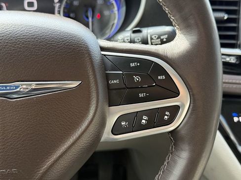 Used 2021 Chrysler Pacifica Touring-L image 21