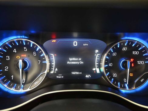 Used 2017 Chrysler Pacifica Limited w/ UConnect Theater Package image 17