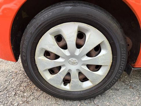 Used 2013 Toyota Prius C Two image 10