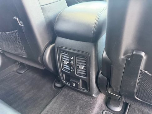 Used 2018 Jeep Grand Cherokee Altitude RWD image 38