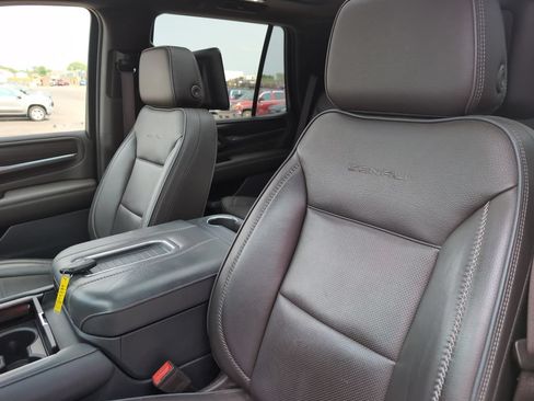 Used 2021 GMC Yukon Denali AWD/4WD image 18