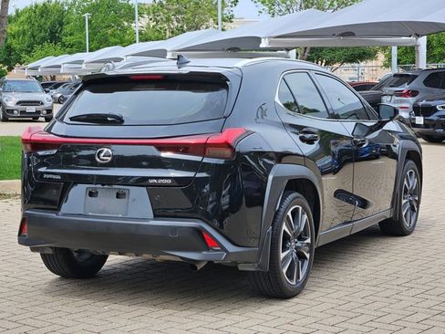 Used 2019 Lexus UX 200 w/ Premium Package image 6