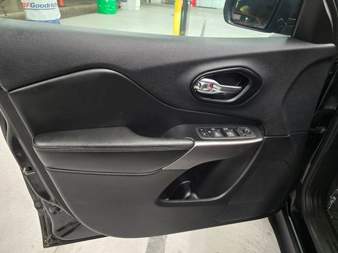 Used 2022 Jeep Cherokee Latitude Lux FWD image 13