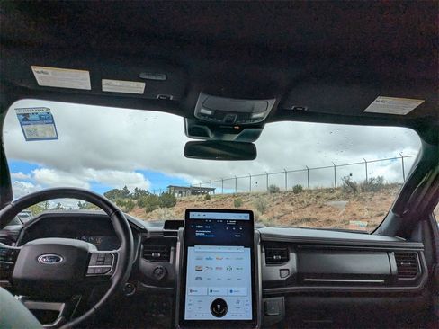 Used 2024 Ford Expedition Platinum image 19