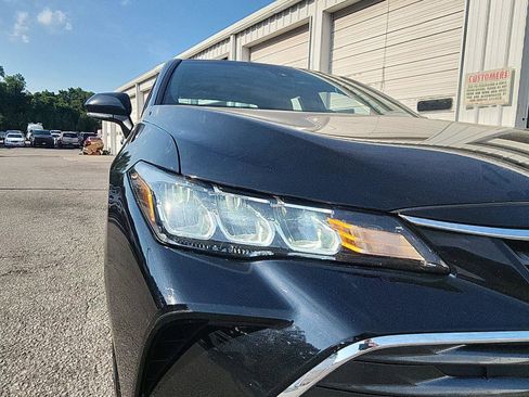 Used 2019 Toyota Avalon XLE w/ Moonroof Package FWD image 9