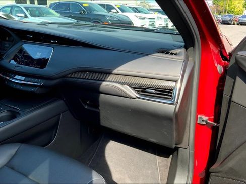 Used 2022 Cadillac XT4 Sport w/ Enhanced Visibility Package image 15