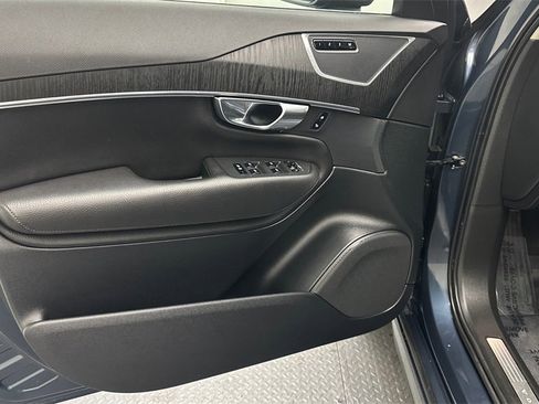 Used 2020 Volvo XC90 T6 Momentum w/ Protection Package image 17