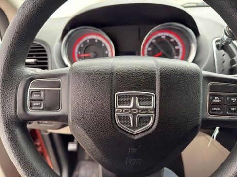 Used 2012 Dodge Grand Caravan SE image 17