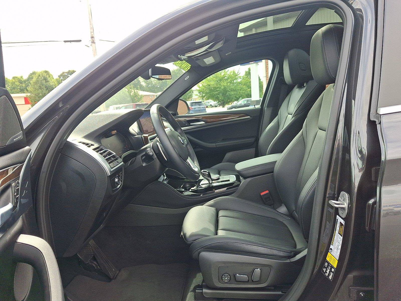 Used 2024 BMW X4 xDrive30i w/ Premium Package AWD/4WD image 12