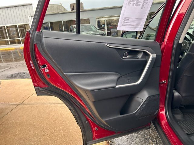 Used 2019 Toyota RAV4 XLE Premium w/ Cold Weather Package AWD/4WD image 21