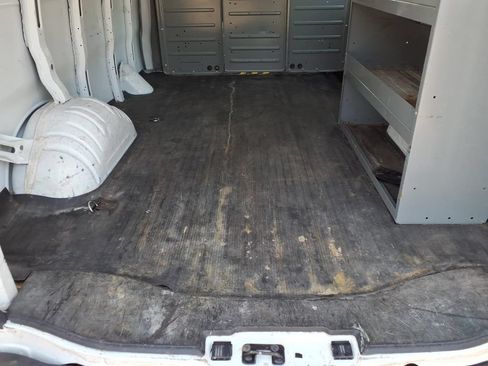 Used 2016 Chevrolet Express 2500 RWD image 10