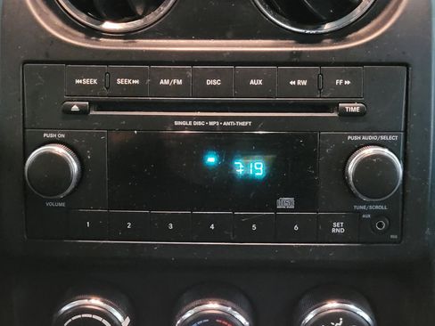 Used 2014 Jeep Patriot Sport image 25