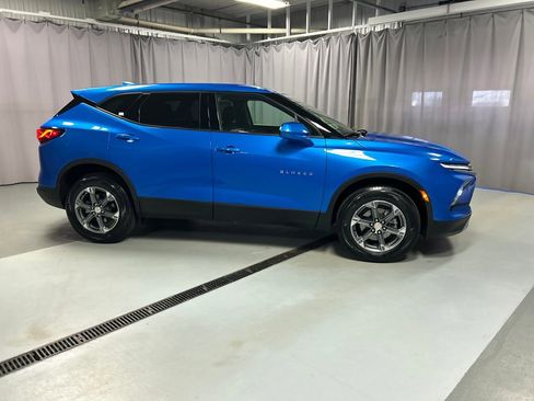 Used 2025 Chevrolet Blazer LT FWD image 8
