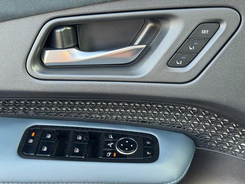 Used 2023 Nissan Ariya image 23