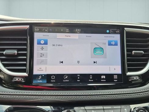 Certified 2025 Chrysler Pacifica Limited FWD image 24