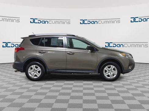 Used 2015 Toyota RAV4 LE AWD/4WD image 2