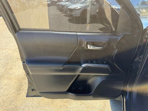 Used 2020 Toyota Tacoma TRD Sport w/ Technology Package image 11