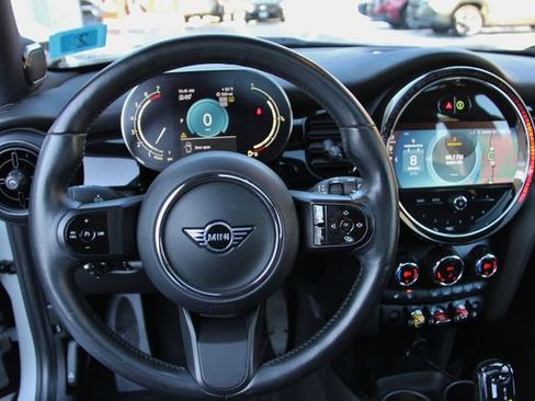 Used 2022 MINI Cooper 2-Door Hardtop w/ Premium Package image 19