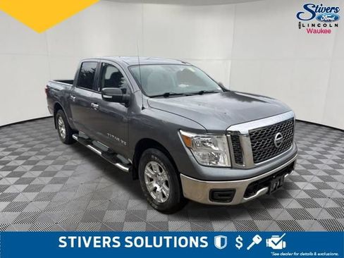 Used 2018 Nissan Titan SV AWD/4WD image 3