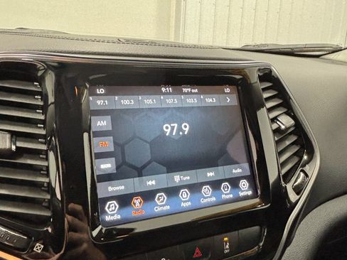 Used 2021 Jeep Cherokee Limited AWD/4WD image 10