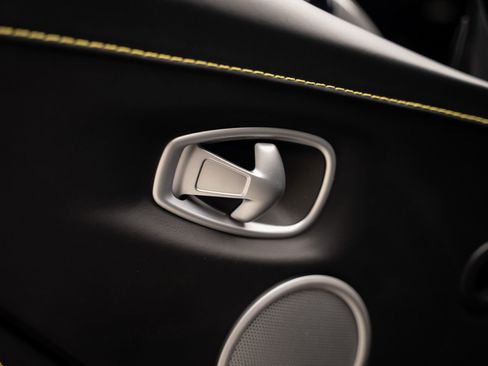 Used 2020 Aston Martin V8 Vantage Coupe RWD image 56