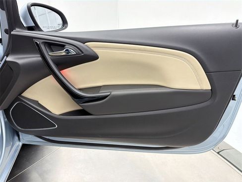 Used 2019 Buick Cascada Premium image 31