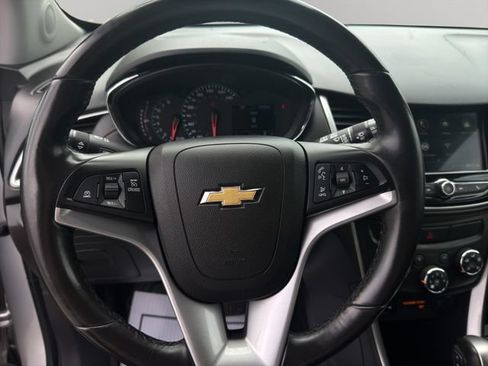 Used 2019 Chevrolet Trax LT w/ LT Convenience Package FWD image 12