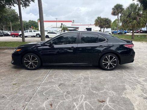Used 2018 Toyota Camry SE w/ Moonroof Package image 9