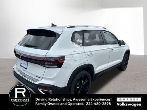 Used 2025 Volkswagen Taos SEL image 10