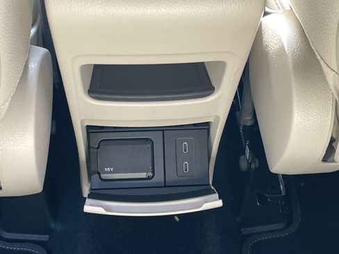 Certified 2025 Mercedes-Benz GLB 250 image 41