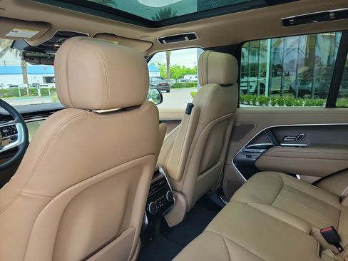 Certified 2025 Land Rover Range Rover SE AWD/4WD image 17