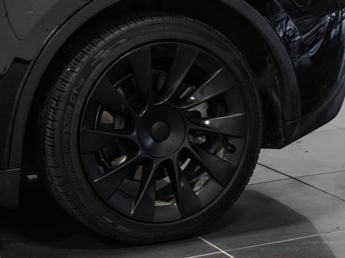 Used 2022 Tesla Model Y Long Range AWD/4WD image 46