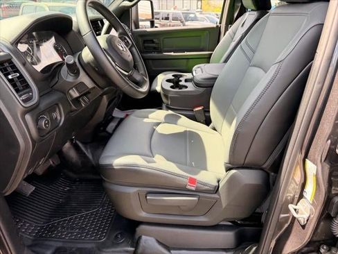 New 2026 RAM 2500 Tradesman w/ Chrome Appearance Group AWD/4WD image 35