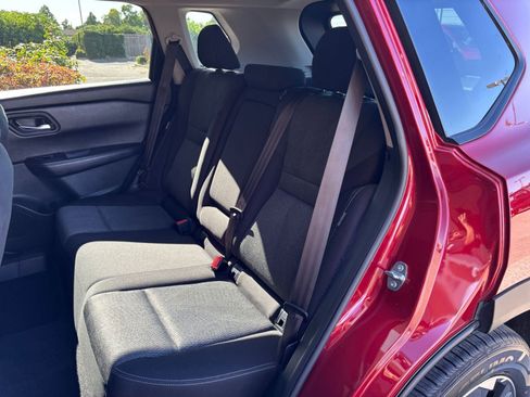 Used 2025 Nissan Rogue SV FWD image 39
