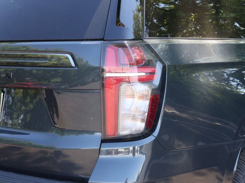 Certified 2022 Chevrolet Suburban Z71 w/ Luxury Package AWD/4WD image 10