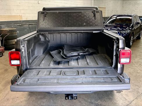 Used 2021 Jeep Gladiator Overland w/ Popular Equipment Package AWD/4WD image 39