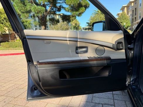 Used 2007 BMW 750i RWD image 25