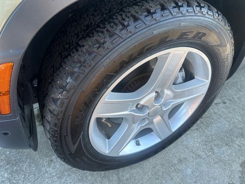 Used 2020 Land Rover Defender 110 SE image 11